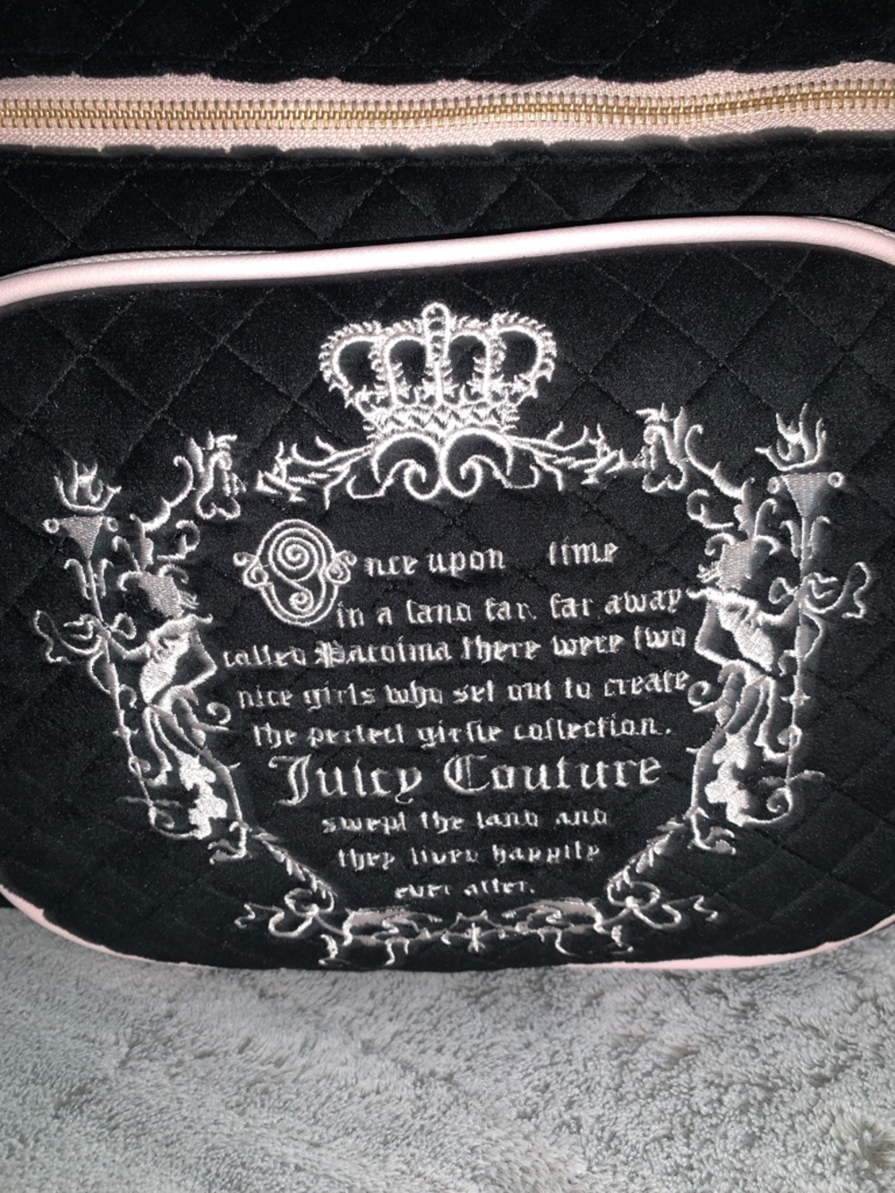 🆕- Juicy Couture JUICY TALE Black Quilted Weekender Bag with Pink Trim - Picture 4 of 9